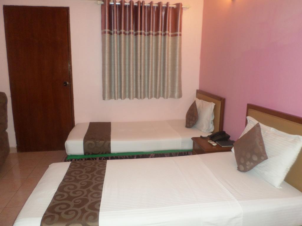 Skai Lodge Male Room photo