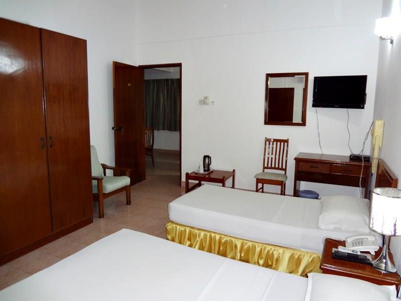 Skai Lodge Male Exterior photo